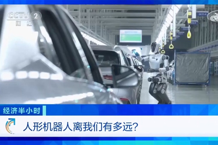 中央电视台《经济半小时》栏目对亚博机器人的专题报道