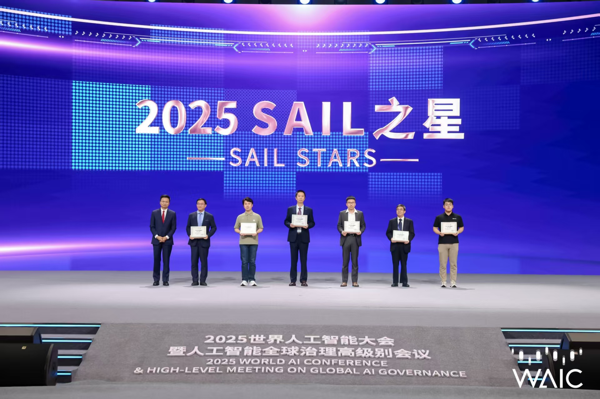 亚博成WAIC唯一获SAIL之星奖的机器...